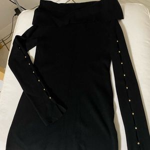 Sweater con detalles en dorado,off the shoulder